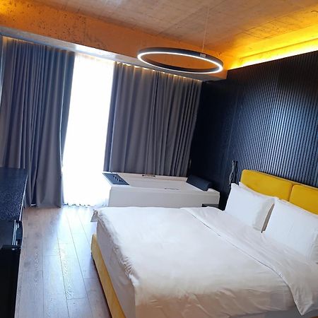 Toka Hotel Restaurant Udenisht Eksteriør billede