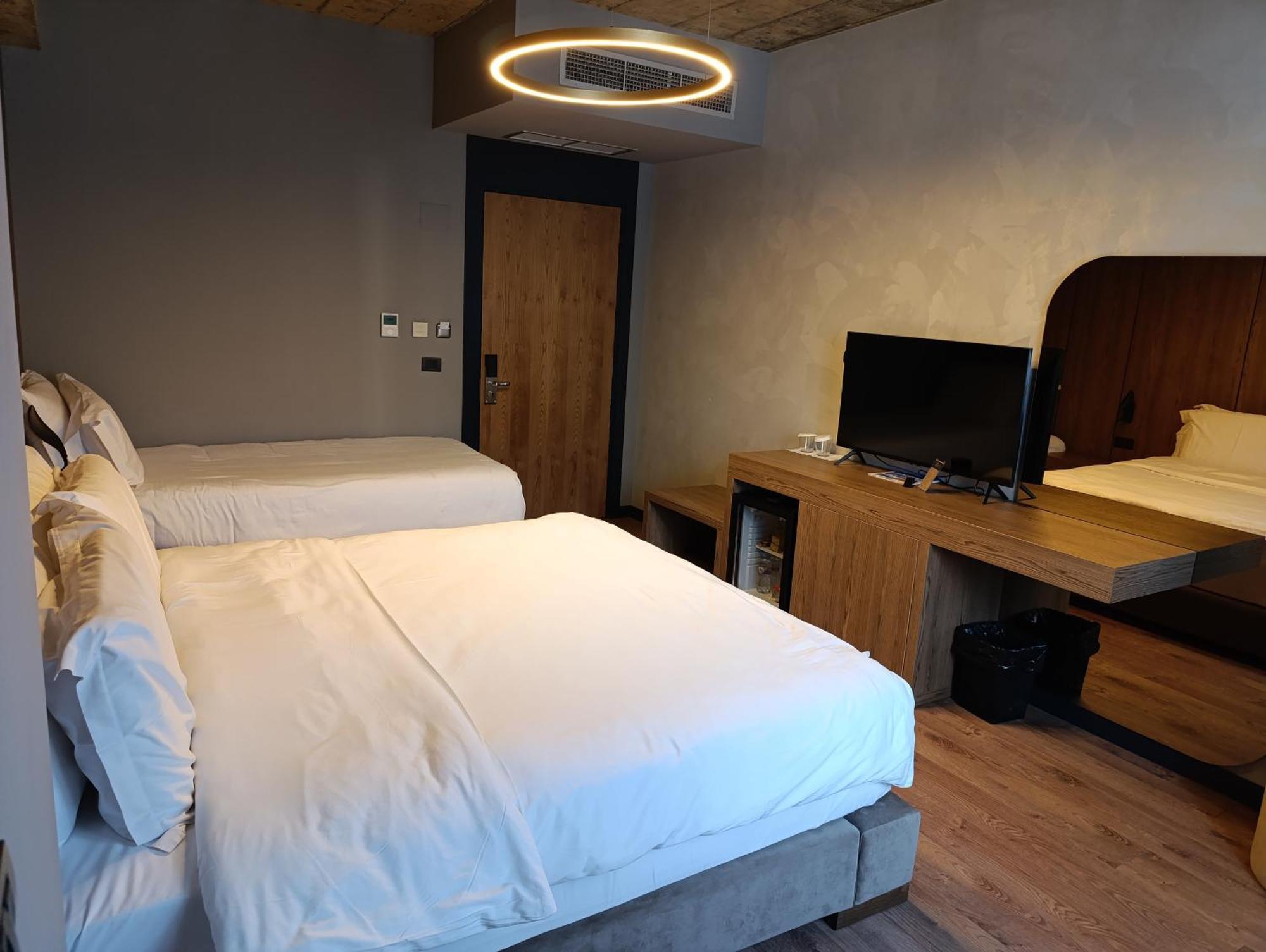 Toka Hotel Restaurant Udenisht Eksteriør billede