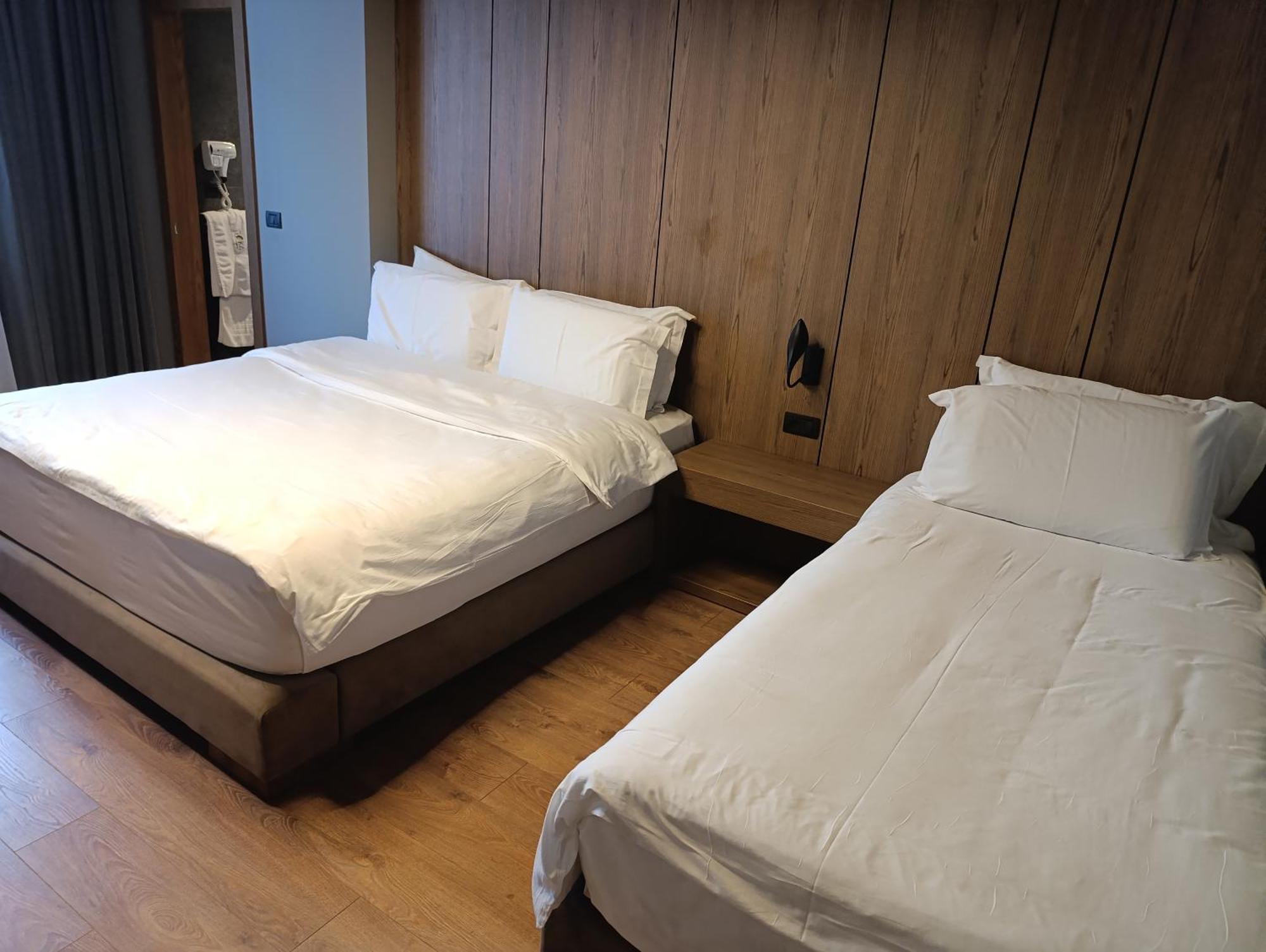 Toka Hotel Restaurant Udenisht Eksteriør billede