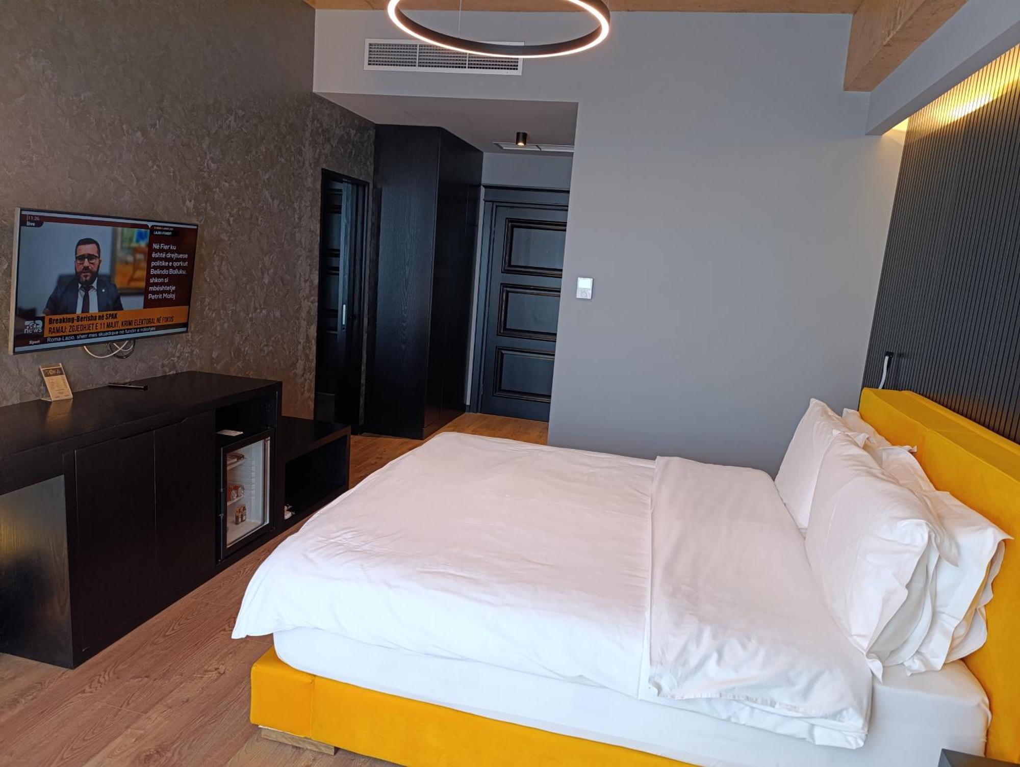 Toka Hotel Restaurant Udenisht Eksteriør billede